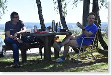 Pavel a Lukáš u sobotního prostřeného stolu
