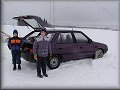 Auto obalené ledem na sněhu                                                                                                                   